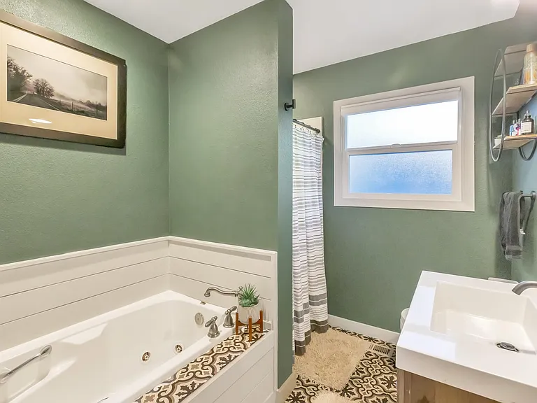16417 Lake Forest Blvd — Photo 12