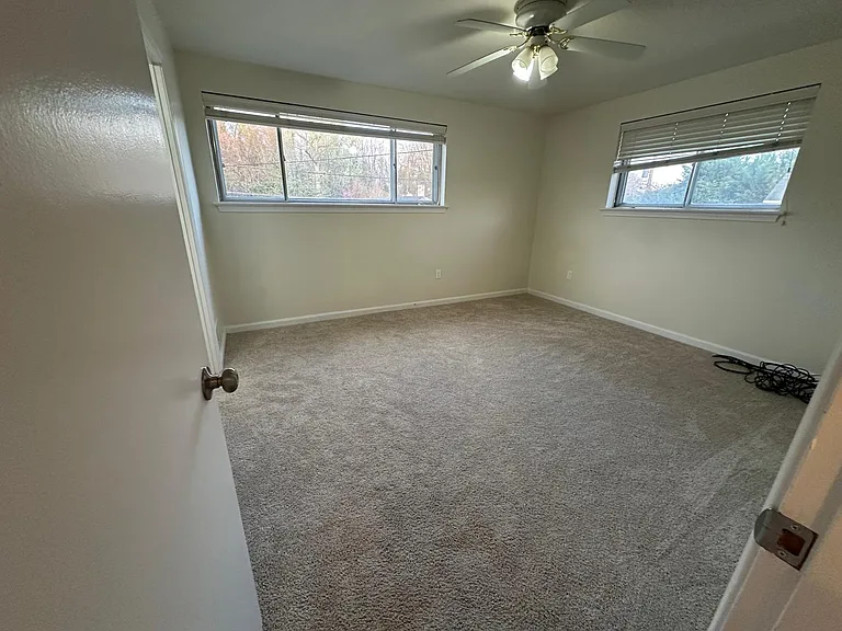 10404 Glenmore Dr — Photo 3