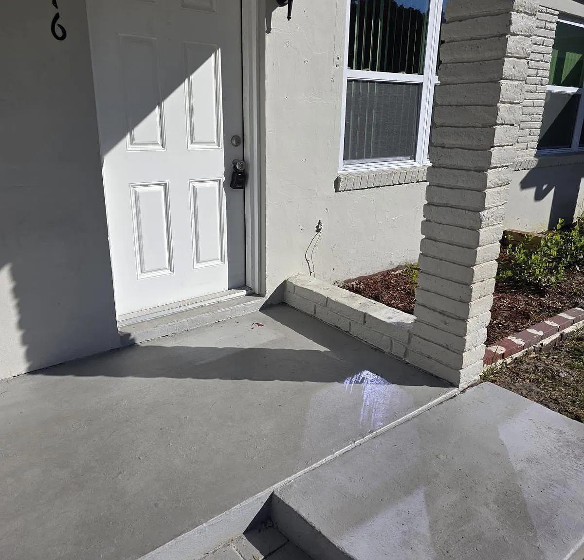 3 bed, 1.0 bath, 888 sqft, $1,500 — Photo 1