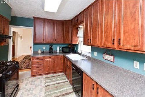 4th image of 2721 SE 42nd Ave