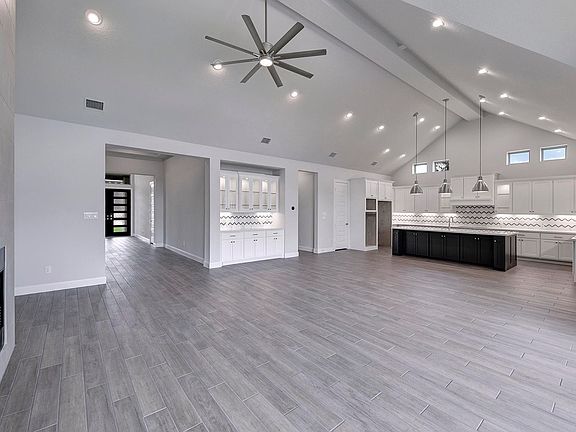 3rd image of 552 Falcon Cove