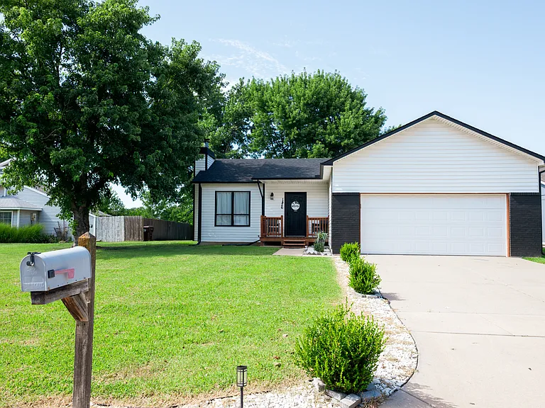 1426 W Nottingham Cir — Photo 2