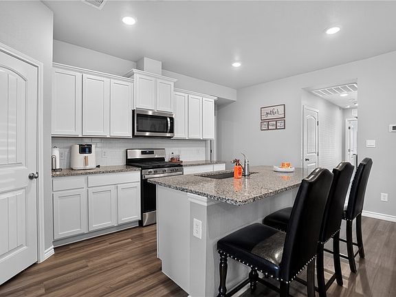 5th image of 2641 Excelsior Blvd