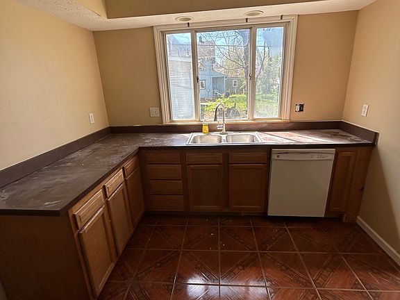 4th image of 1217 Creighton Ave