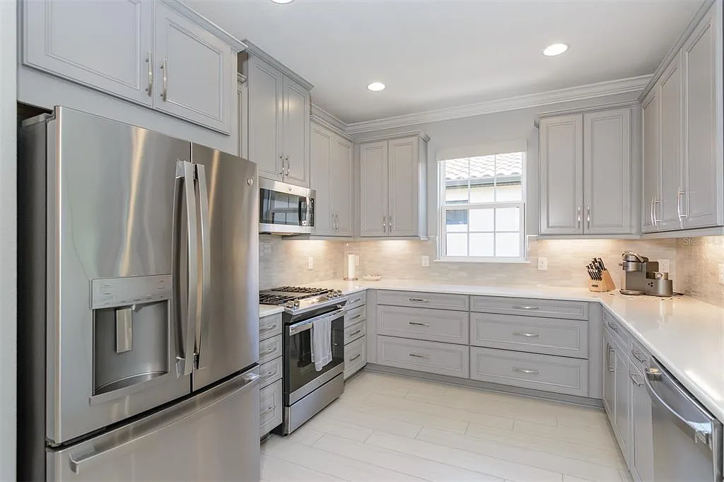 3 bed, 2.0 bath, 1931 sqft, $3,400 — Photo 2