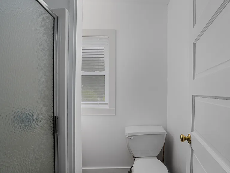 6 Boys Ave — Photo 16