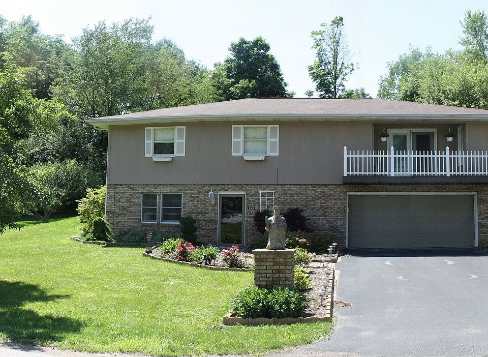 1st image of 101 W Reindeer Dr