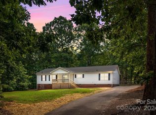 3750 Rolling View Ln, Maiden, NC 28650