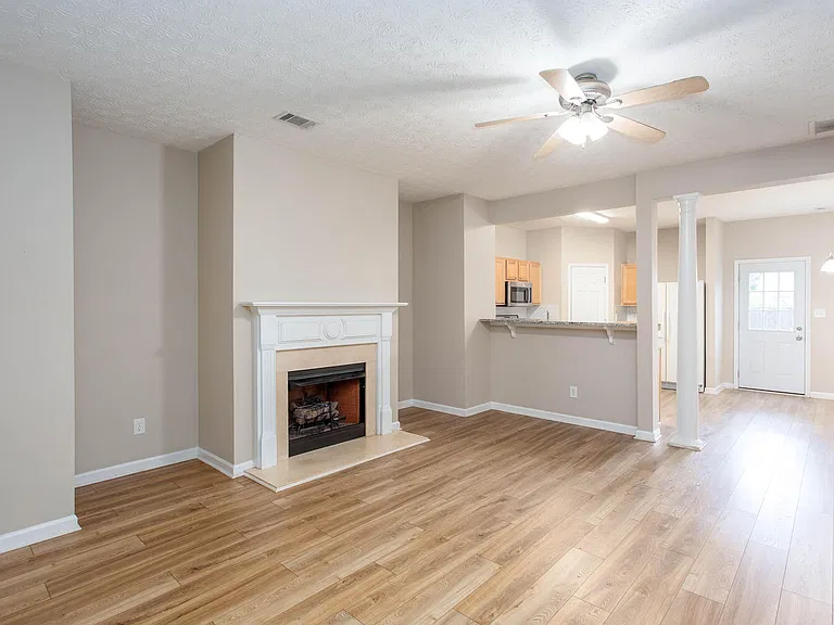 2946 Greyhawk Ln — Photo 7