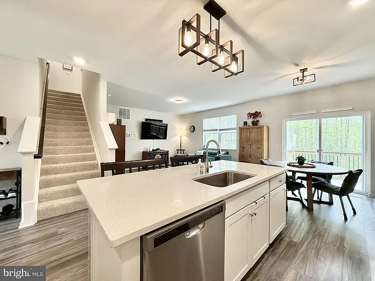 311 Rock Raymond Dr — Photo 10