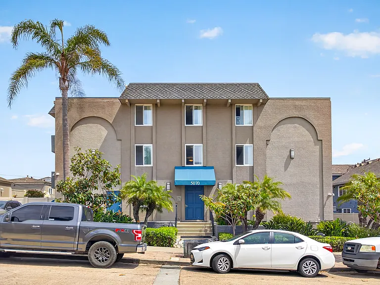 La Pacifica Apartments — Photo 6