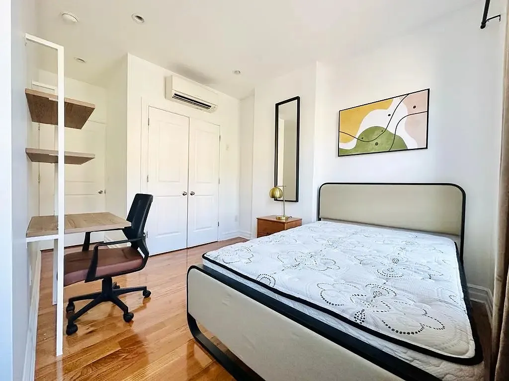 4 bed, 4.0 bath, 1200 sqft, $1,220 — Photo 2
