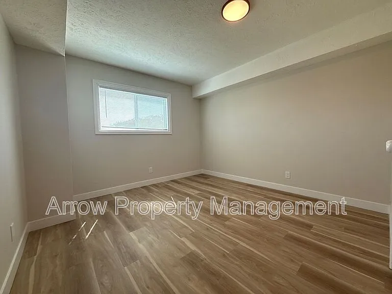 5703 S 23rd St — Photo 8