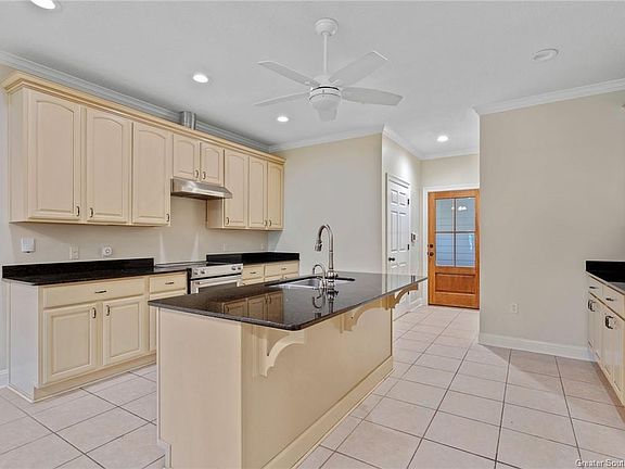 4th image of 2313 Lacache Dr