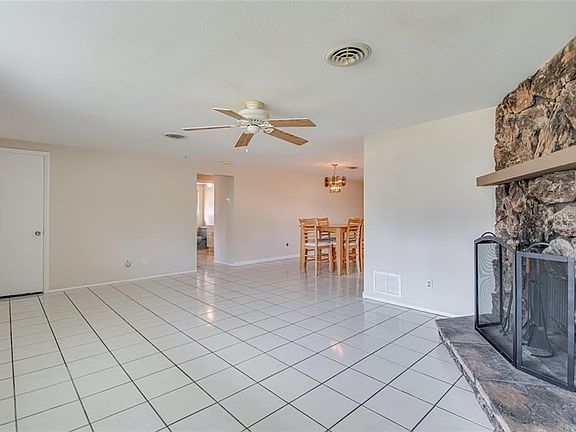 4th image of 510 Baffin Dr