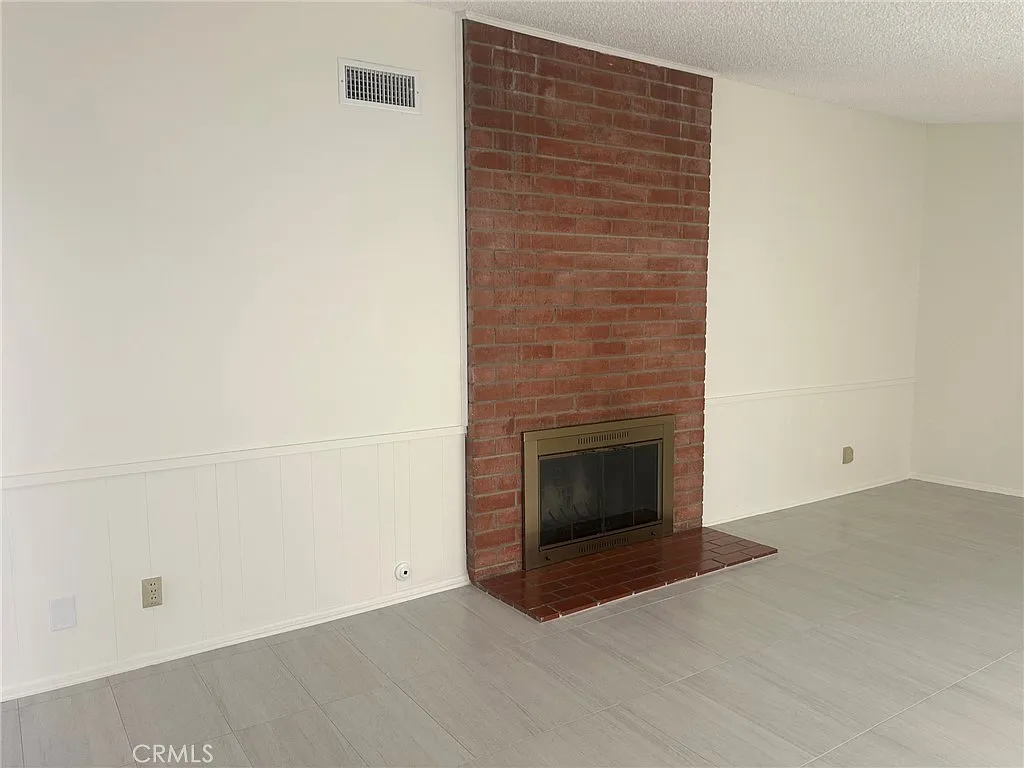 3 bed, 1587 sqft, $4,800 — Photo 2