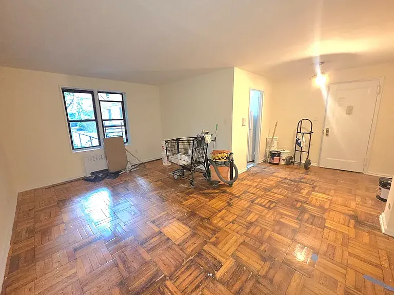 52 Westervelt Ave #3 — Photo 1