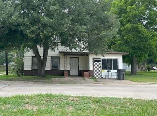 2208 Live Oak Ave, Bay City, TX 77414