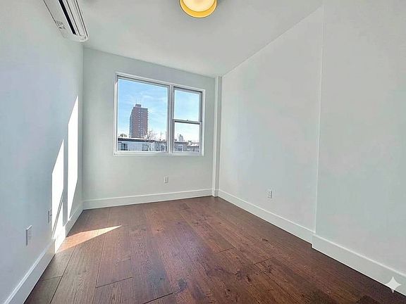4th image of 2114 Fulton St #2B