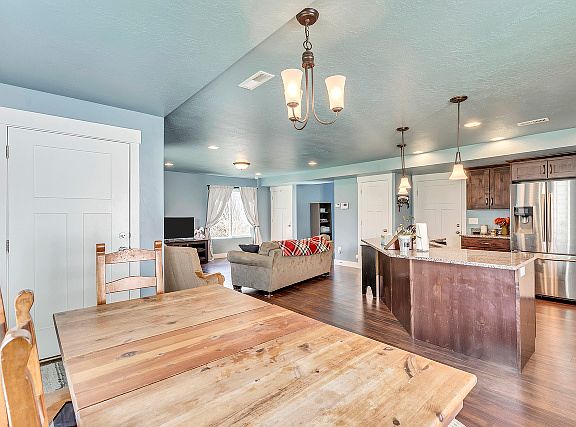 3rd image of 562 N Sir Anthony Cir