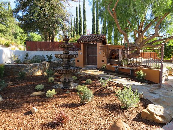 Front garden with fountain
