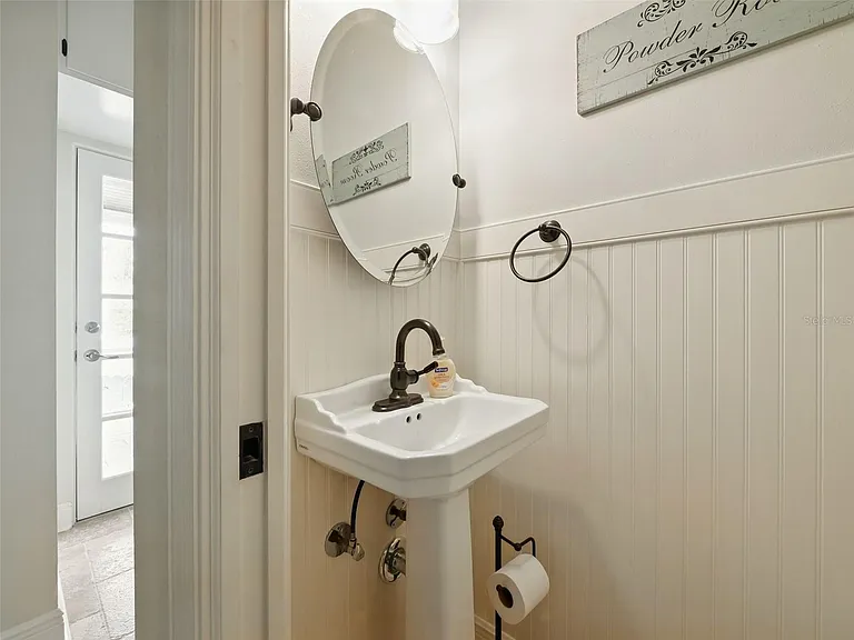 1426 Crestview Dr — Photo 20