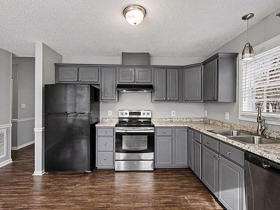 4th image of 1101 Spruce Dr