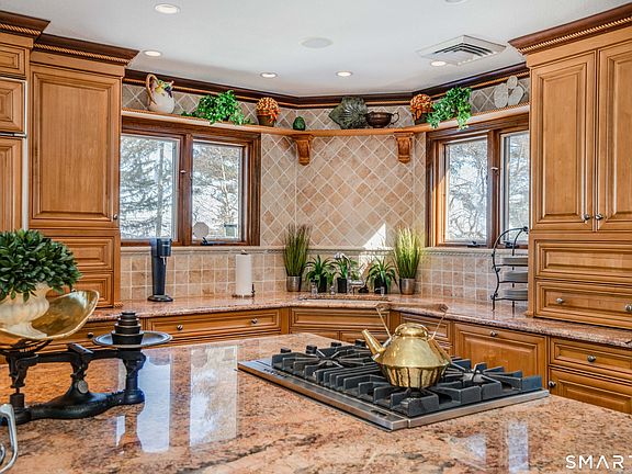 5th image of 33 Mountain Farms Road