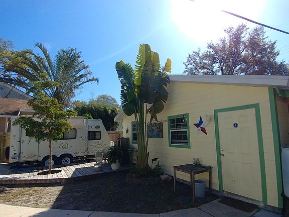 3rd image of 1020 19th Ave N #2