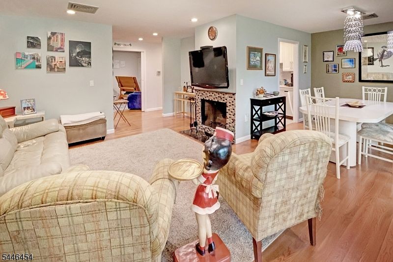 1st image of 13 Cerone Ct