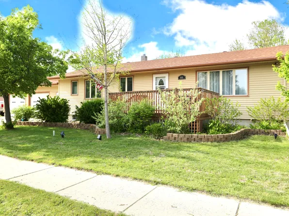 805 12th Ave NE, Aberdeen, SD 57401