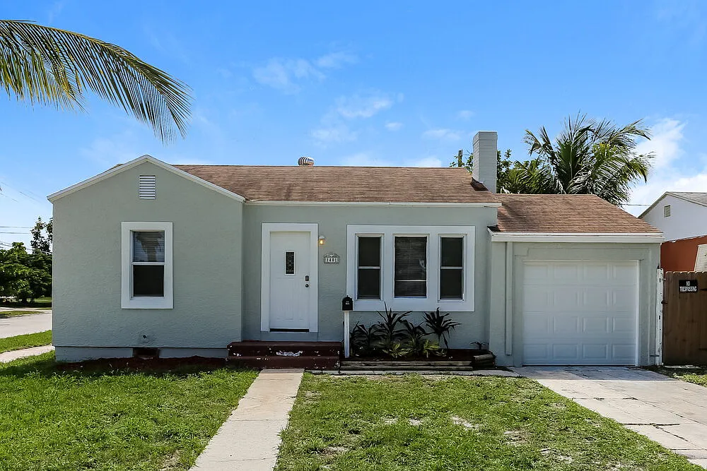 2 bed, 1.0 bath, 940 sqft, $2,230 — Photo 1