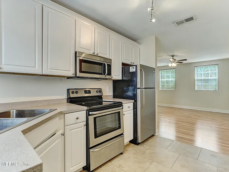 2358 Herschel St #1 — Photo 11