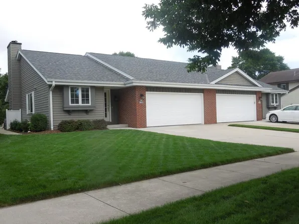 W72N1088 Hampton Ave, Cedarburg, WI 53012