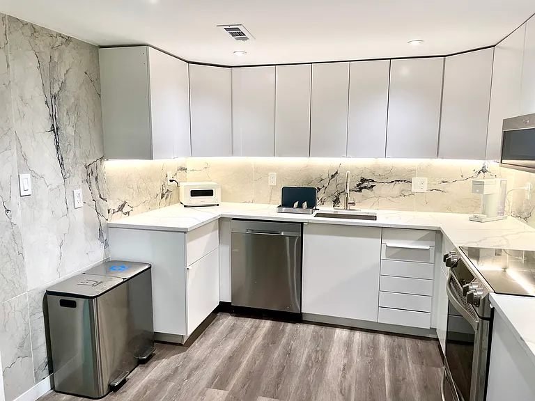 Basket Ring Rd — Photo 6