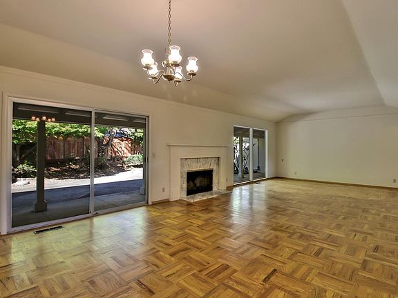 5th image of 815 Orchid Pl