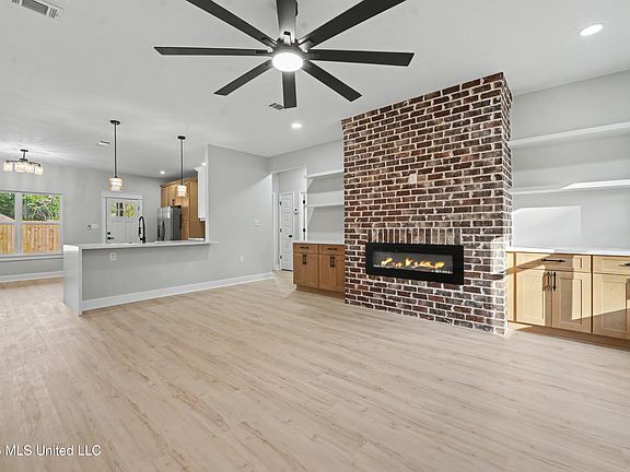 4th image of 524 Plum St