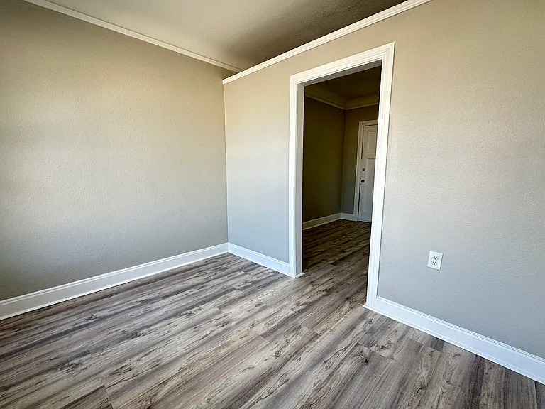 4400 Gaston Ave #6 — Photo 4