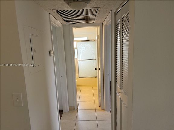 4th image of 823 Twin Lakes Dr #31-G