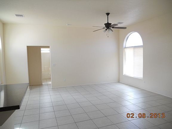 3 LIVING ROOM_02092013