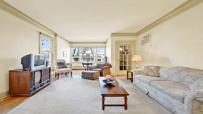 Sold by Remax Real Estate Professionals | media 11
