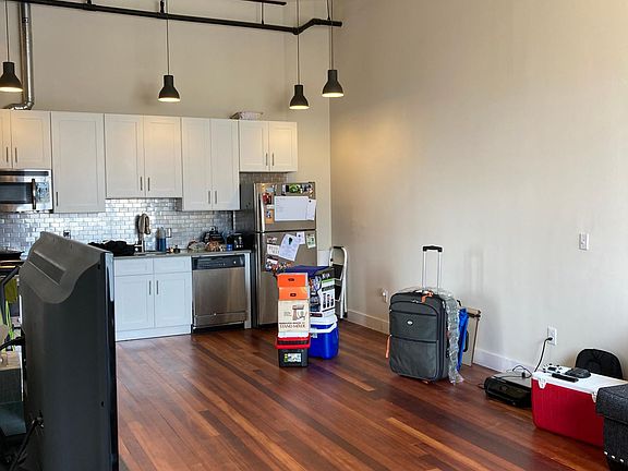 3rd image of 3421 Richmond St APT 212