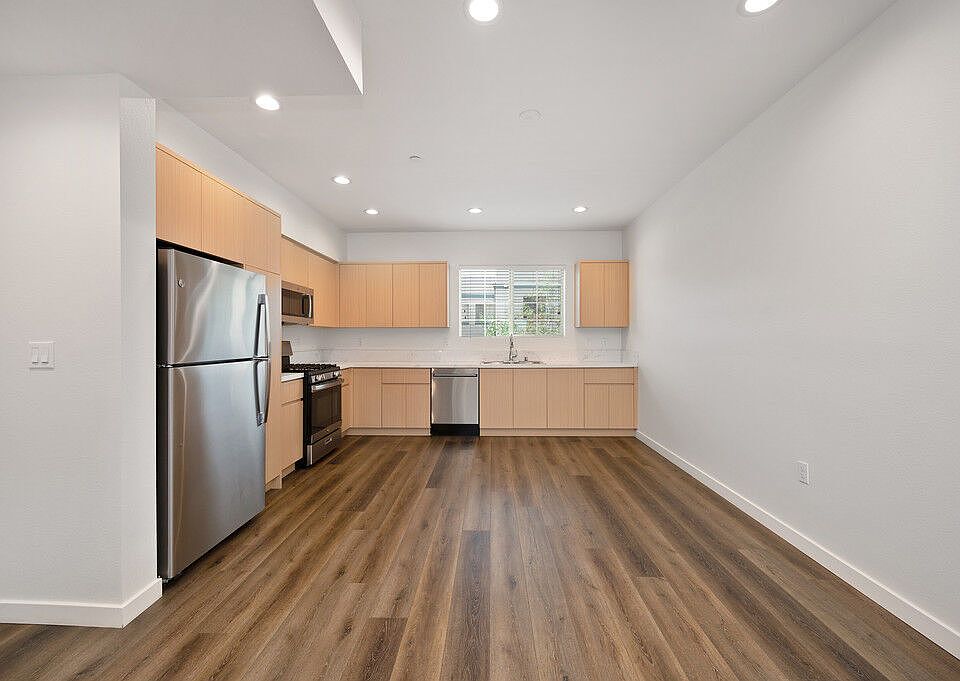 1st image of 2726 W Lincoln Ave #134