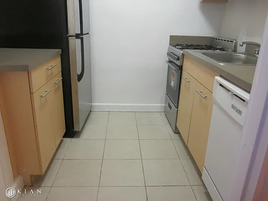 Rented by Kian Realty | media 8