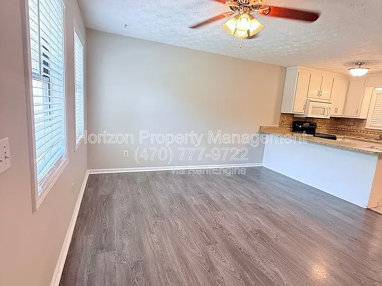 1670 Lakeside Trl — Photo 2