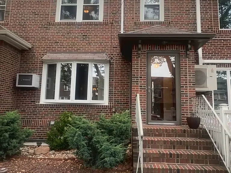 8407 63rd Ave — Photo 1