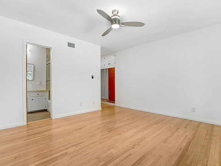 555 Amalfi Dr — Photo 19