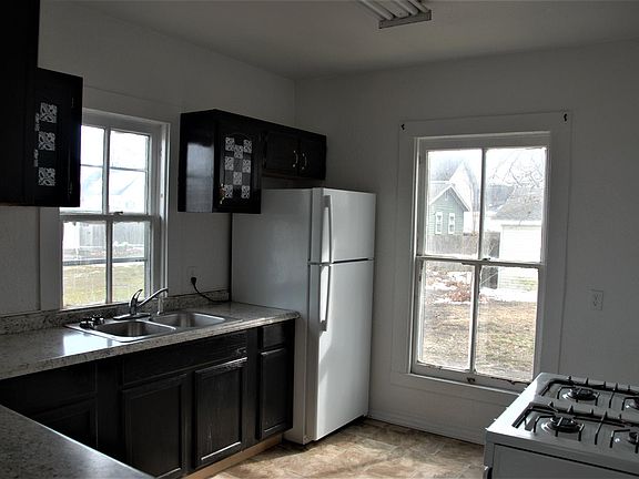 5th image of 223 E 4th St
