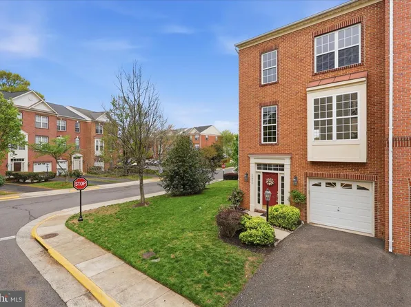 12974 Wood Crescent Cir, Herndon, VA 20171