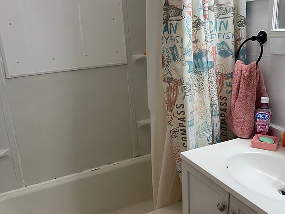 5th image of 520 3rd St APT 3